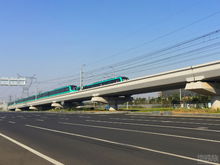 两条地铁S1号线列车相会